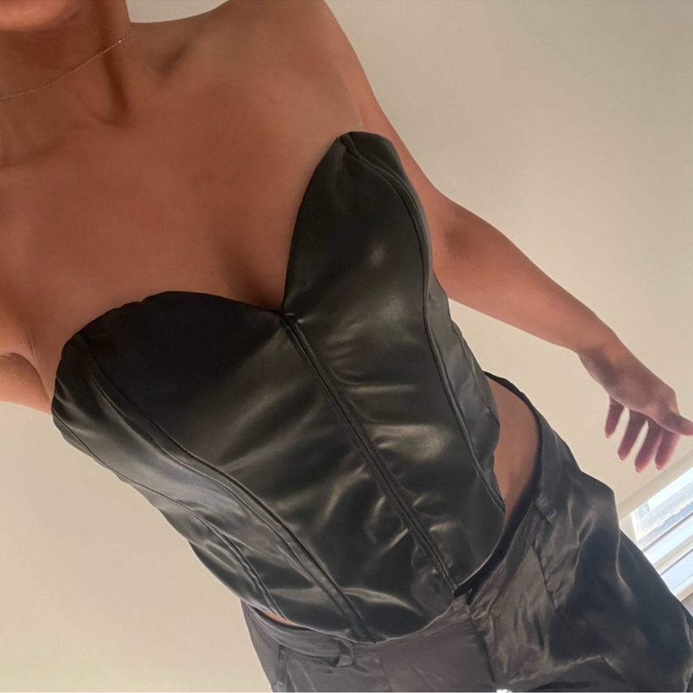 Black faux leather strapless crop top corset